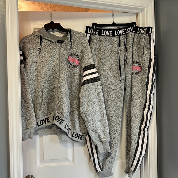 New Look Pants - (2) New Look hoodie and sweatpants set plus 3X